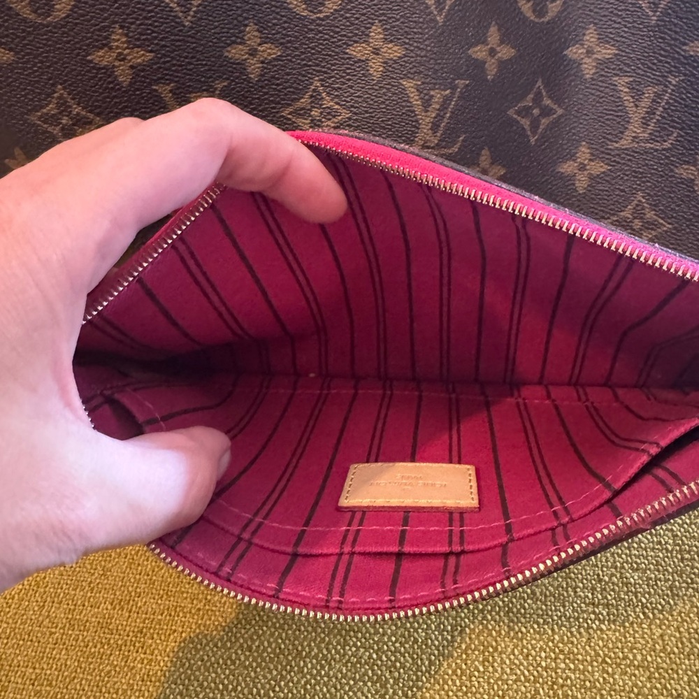 Louis Vuitton Monogram Neverfull GM Tote Bag - Picture 15 of 16